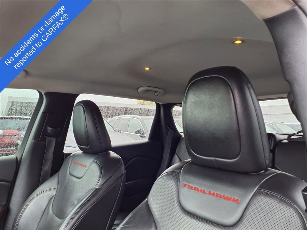 Thumbnail: 2019 Jeep Cherokee - 17