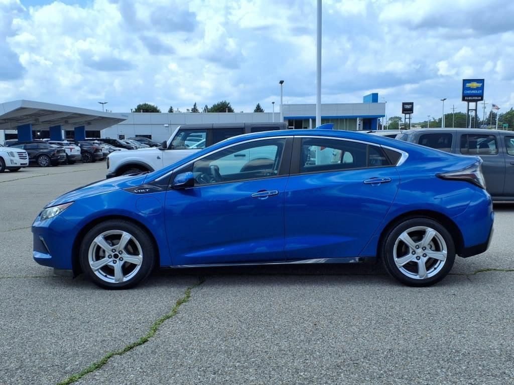 Thumbnail: 2017 Chevrolet Volt - 8