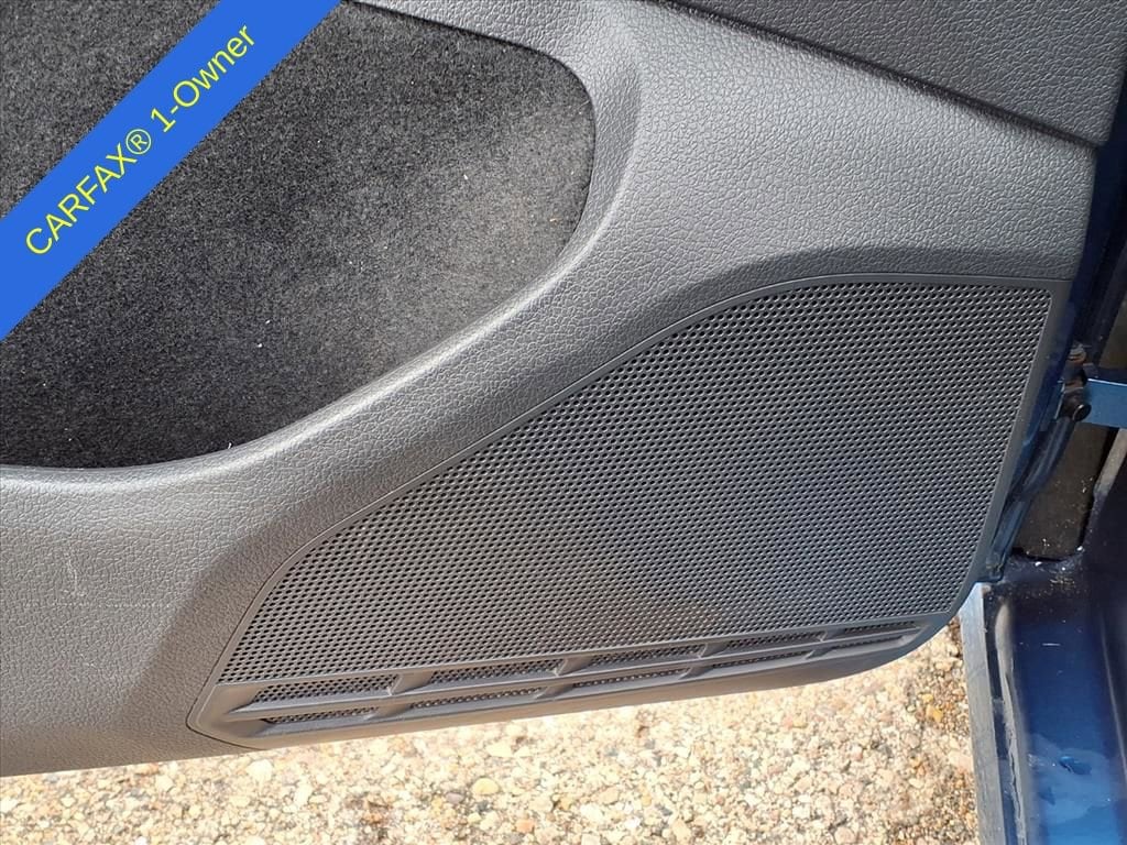 Thumbnail: 2015 Volkswagen e-Golf - 18