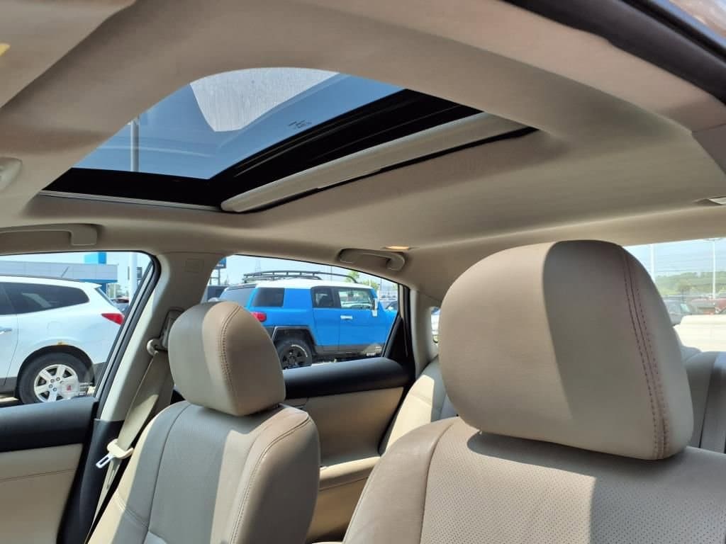 Thumbnail: 2015 Nissan Altima - 17