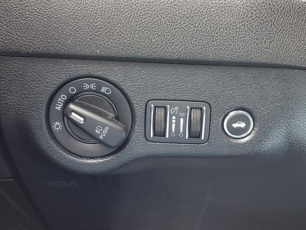 Thumbnail: 2016 Dodge Charger - 25