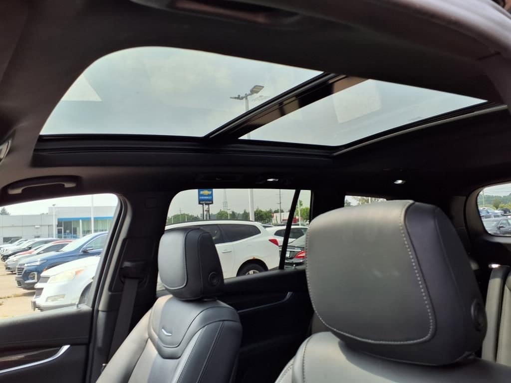 Thumbnail: 2022 Cadillac XT6 - 17