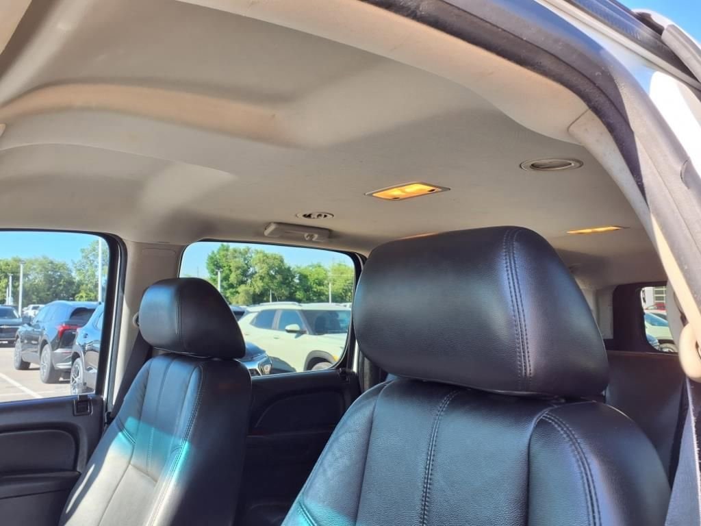 Thumbnail: 2013 Chevrolet Suburban - 17