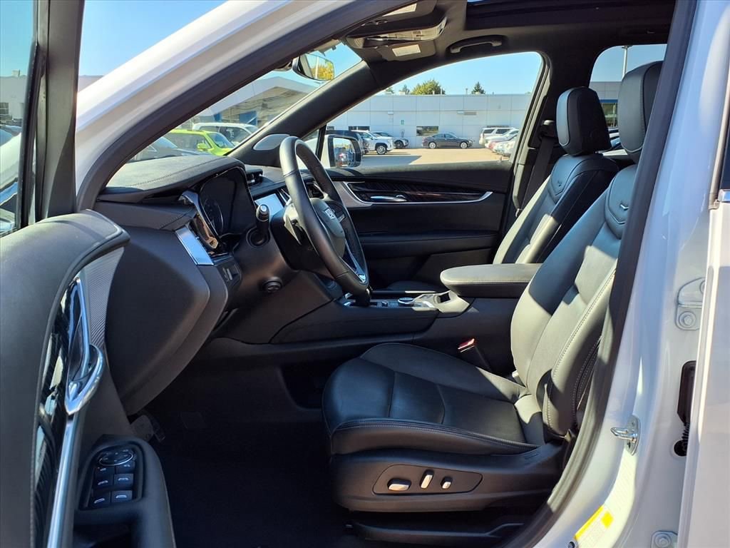 Thumbnail: 2025 Cadillac XT6 - 17
