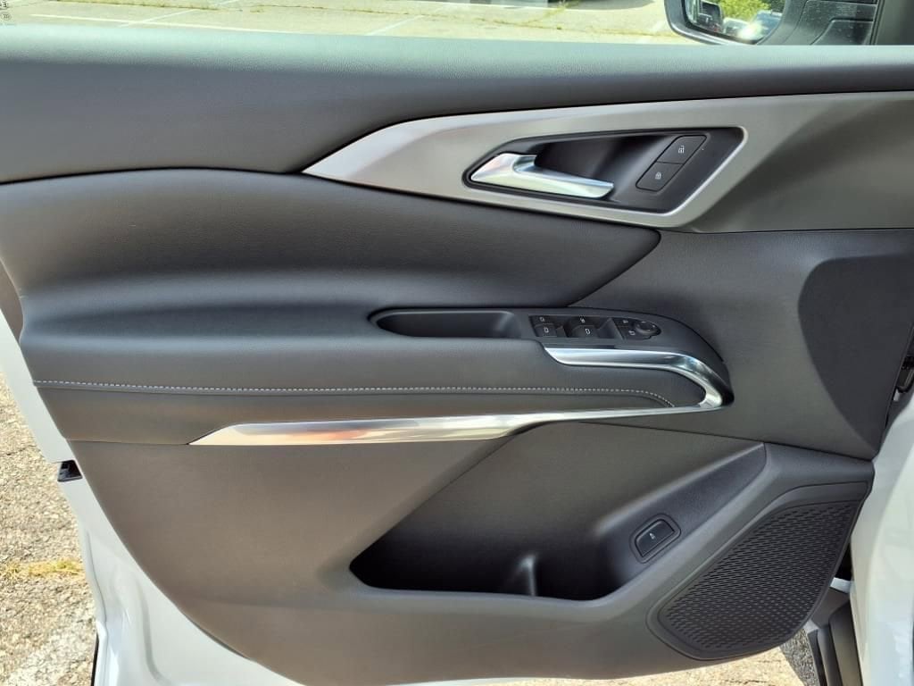 Thumbnail: 2026 Chevrolet Traverse - 12