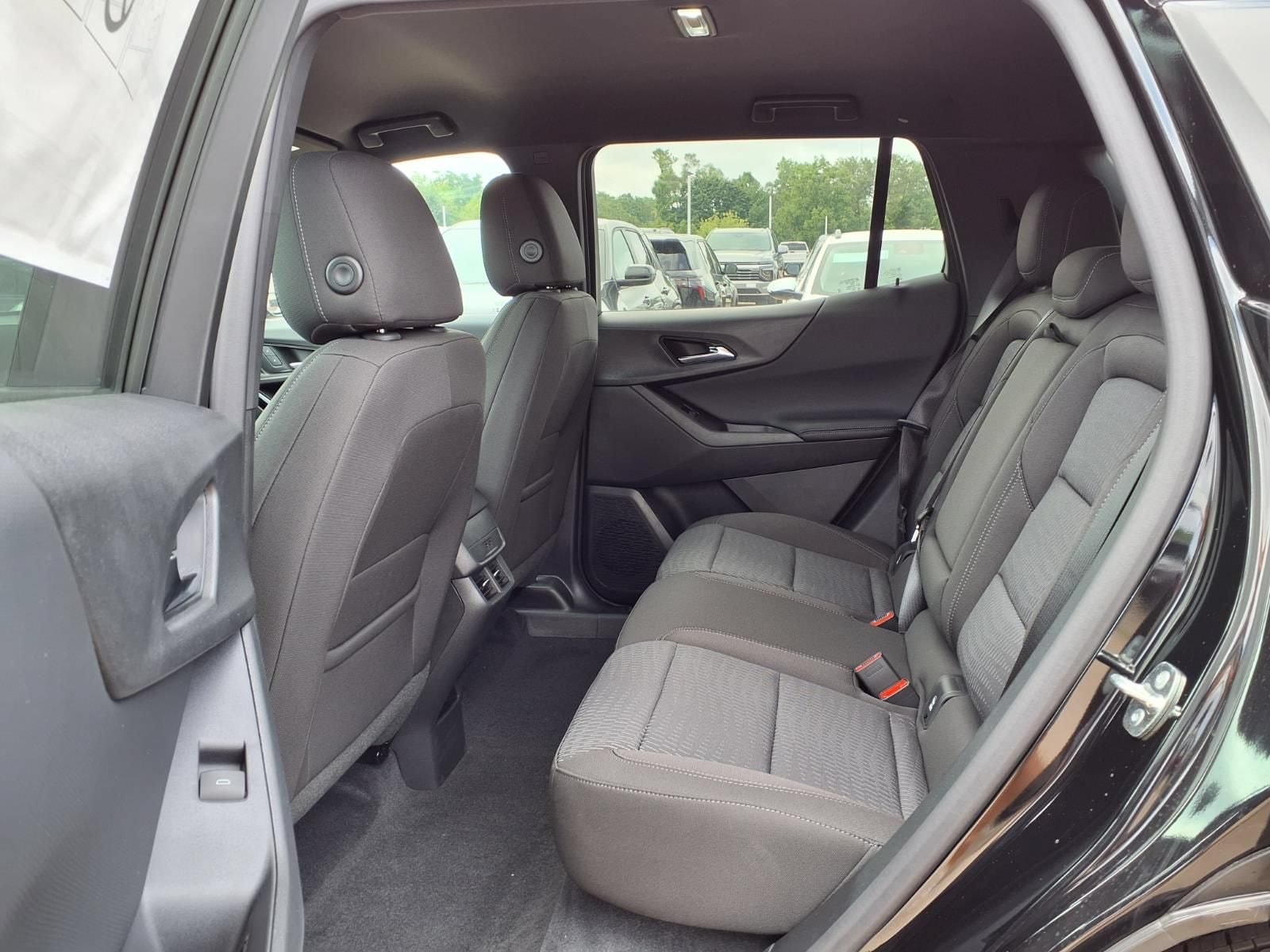 2027 Chevrolet Equinox LT - Photo 9