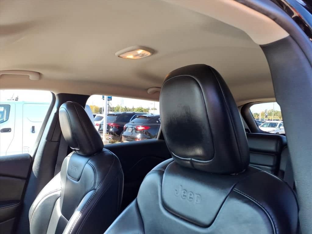 Thumbnail: 2017 Jeep Cherokee - 18