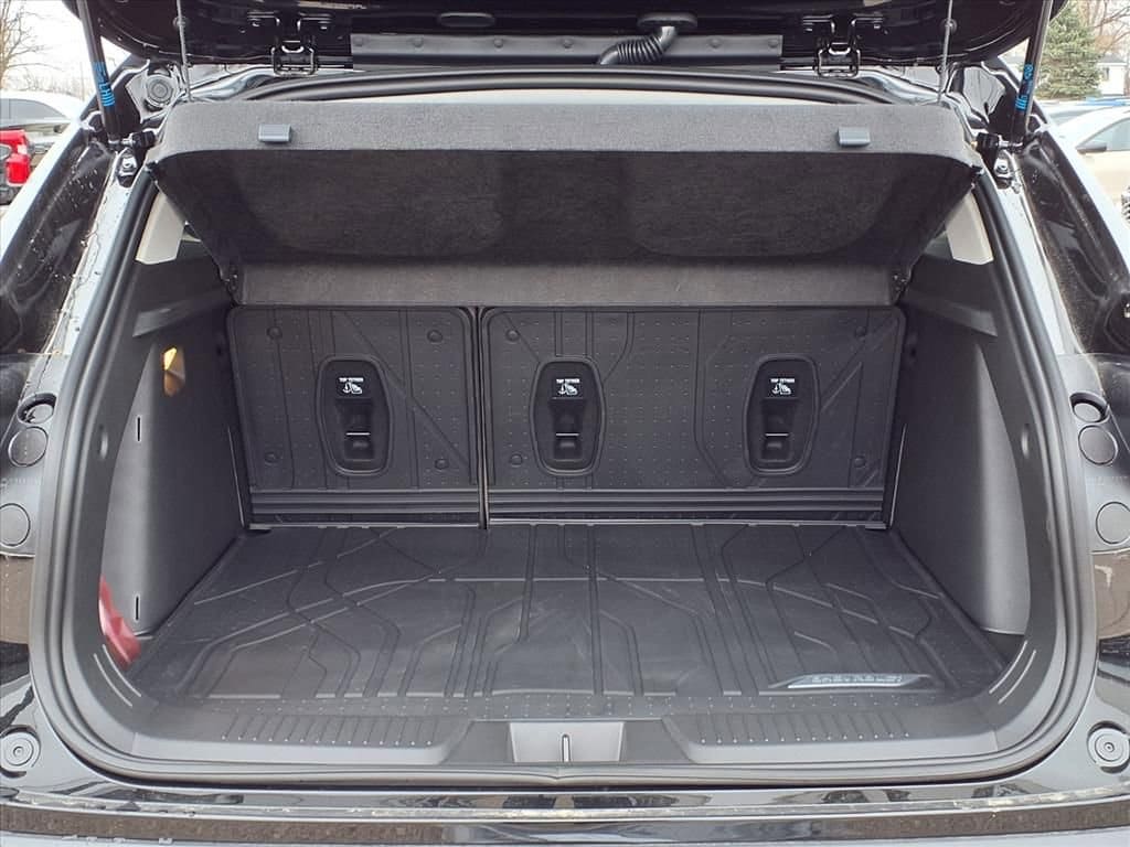 Thumbnail: 2026 Chevrolet Trax - 9