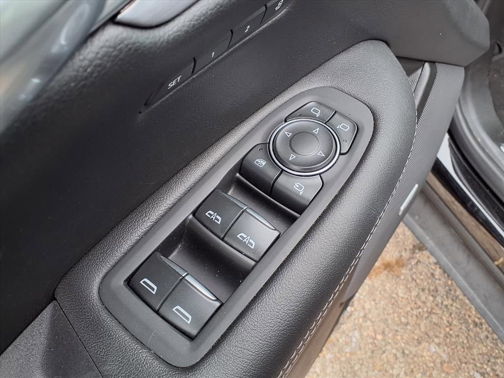 Thumbnail: 2025 Cadillac XT5 - 15