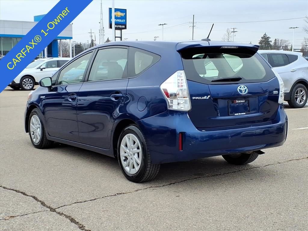 Thumbnail: 2014 Toyota Prius v - 8