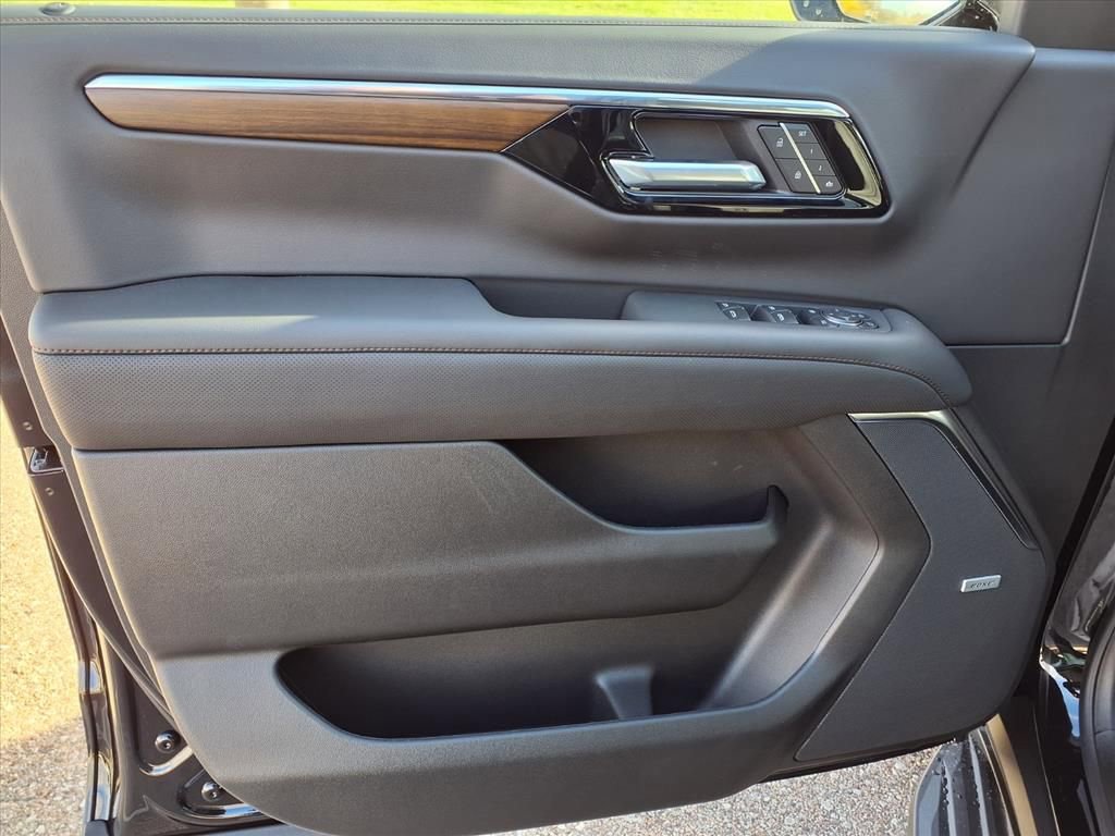 Thumbnail: 2026 Chevrolet Suburban - 12