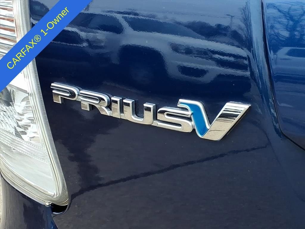 Thumbnail: 2014 Toyota Prius v - 11