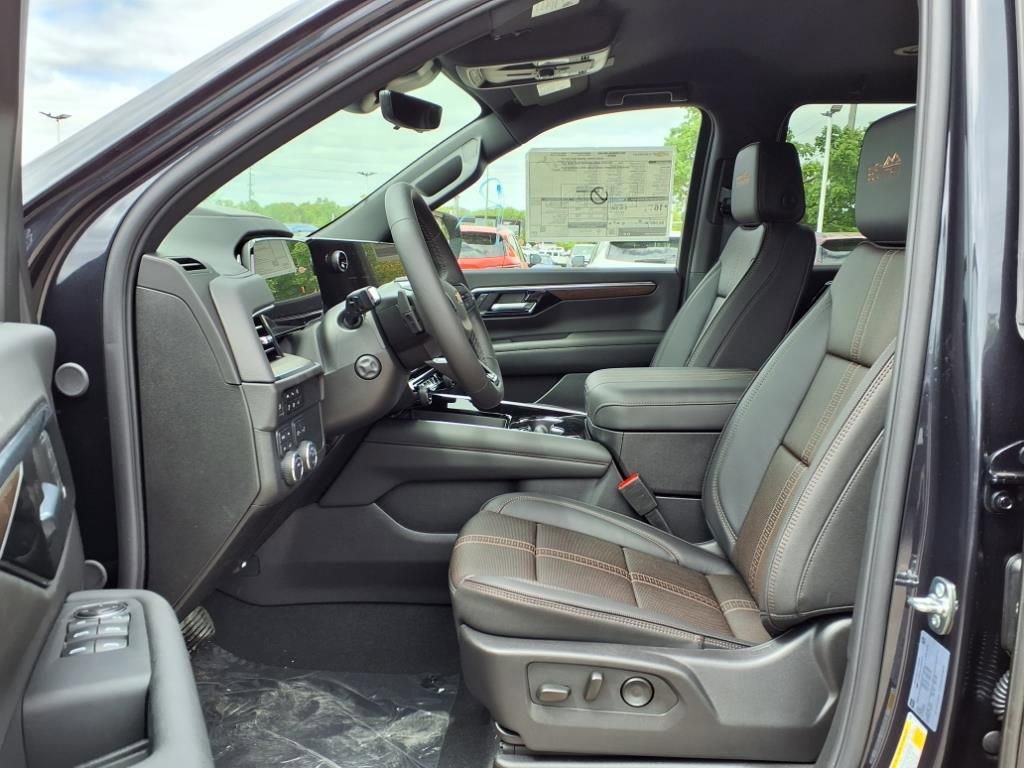 Thumbnail: 2025 Chevrolet Suburban - 13