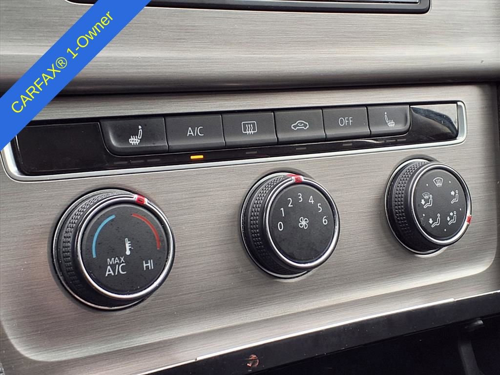 Thumbnail: 2015 Volkswagen e-Golf - 26