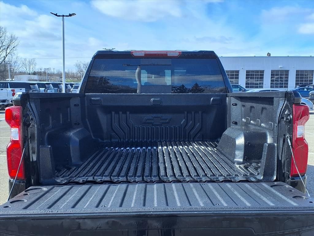 Thumbnail: 2026 Chevrolet Silverado 1500 - 8