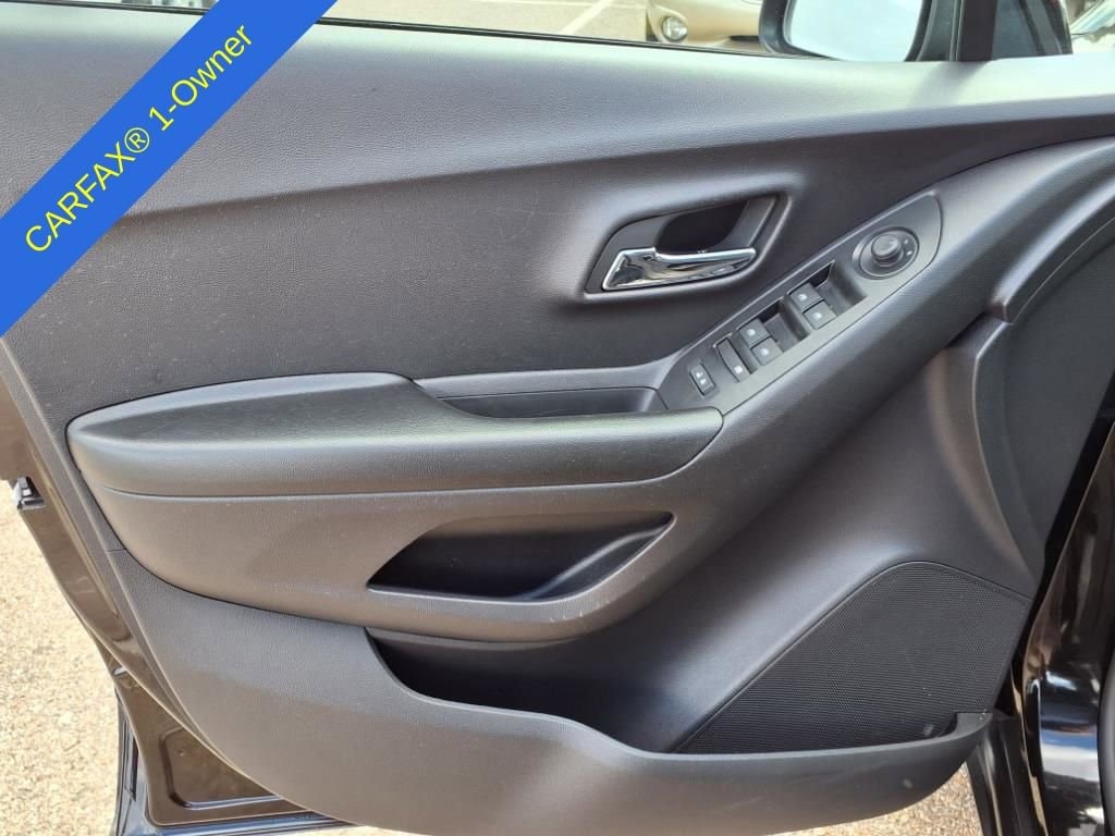 Thumbnail: 2021 Chevrolet Trax - 15