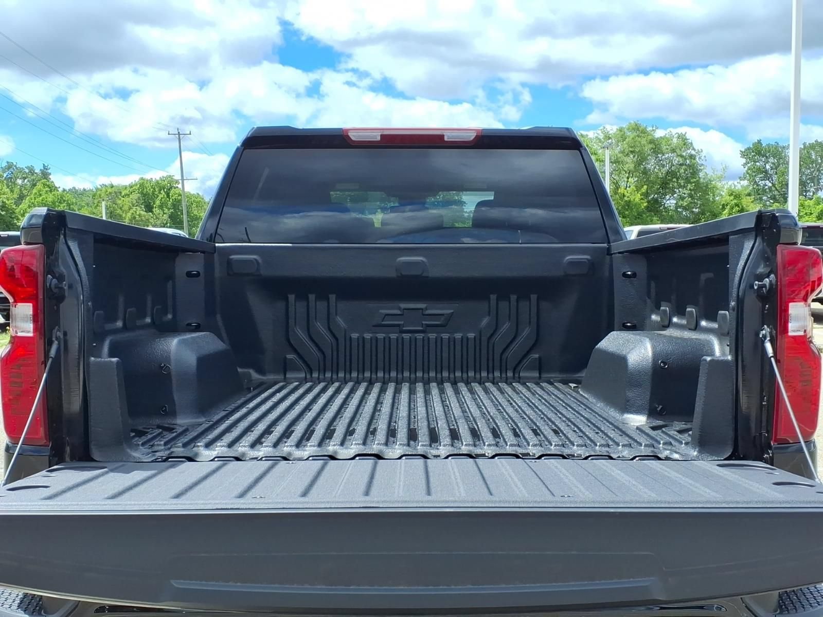 Thumbnail: 2026 Chevrolet Silverado 1500 - 8