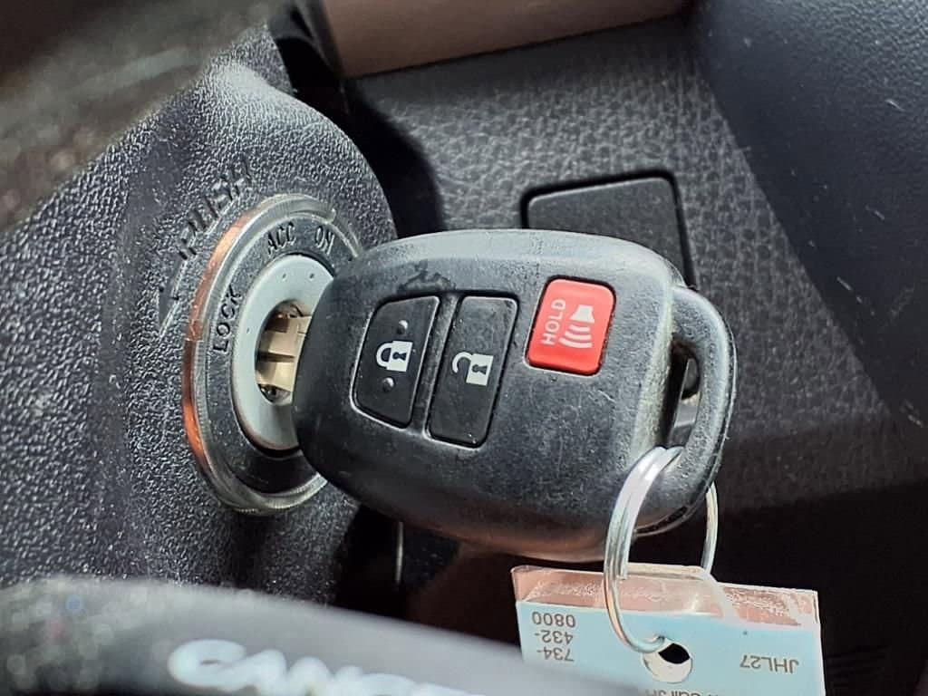 Thumbnail: 2018 Toyota RAV4 - 27
