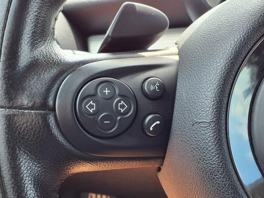Thumbnail: 2011 MINI Cooper Hardtop - 26