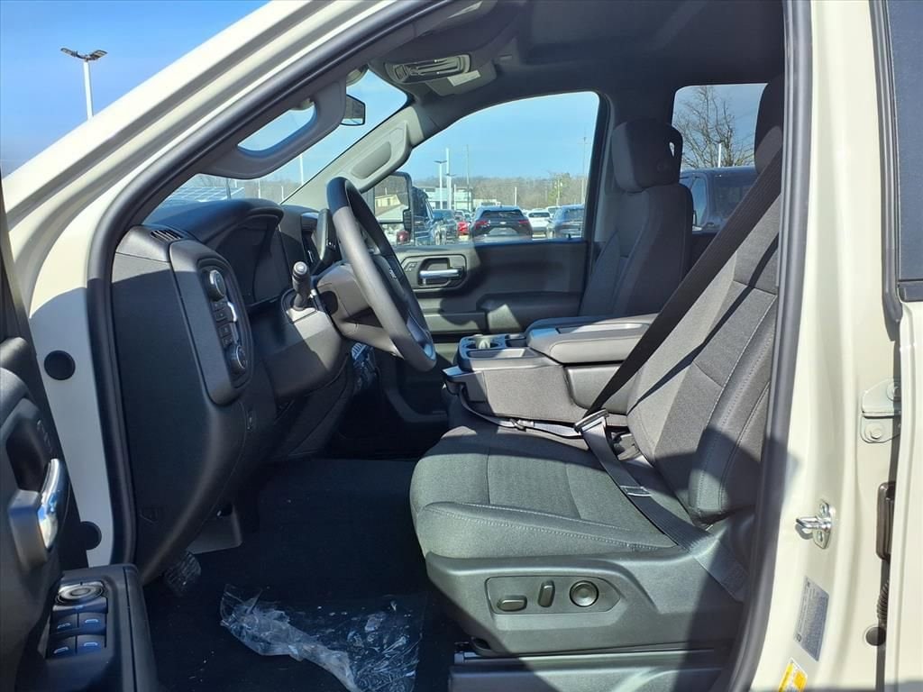 Thumbnail: 2026 Chevrolet Silverado 2500 - 15