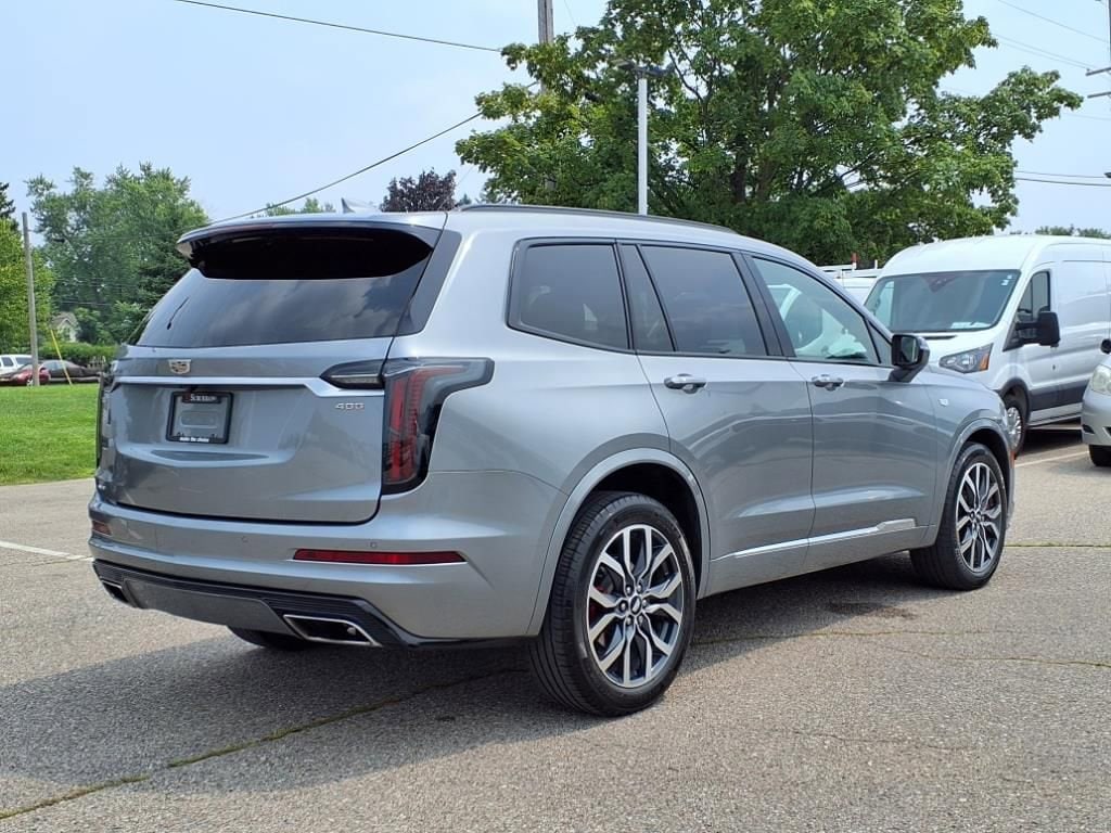 Thumbnail: 2023 Cadillac XT6 - 5