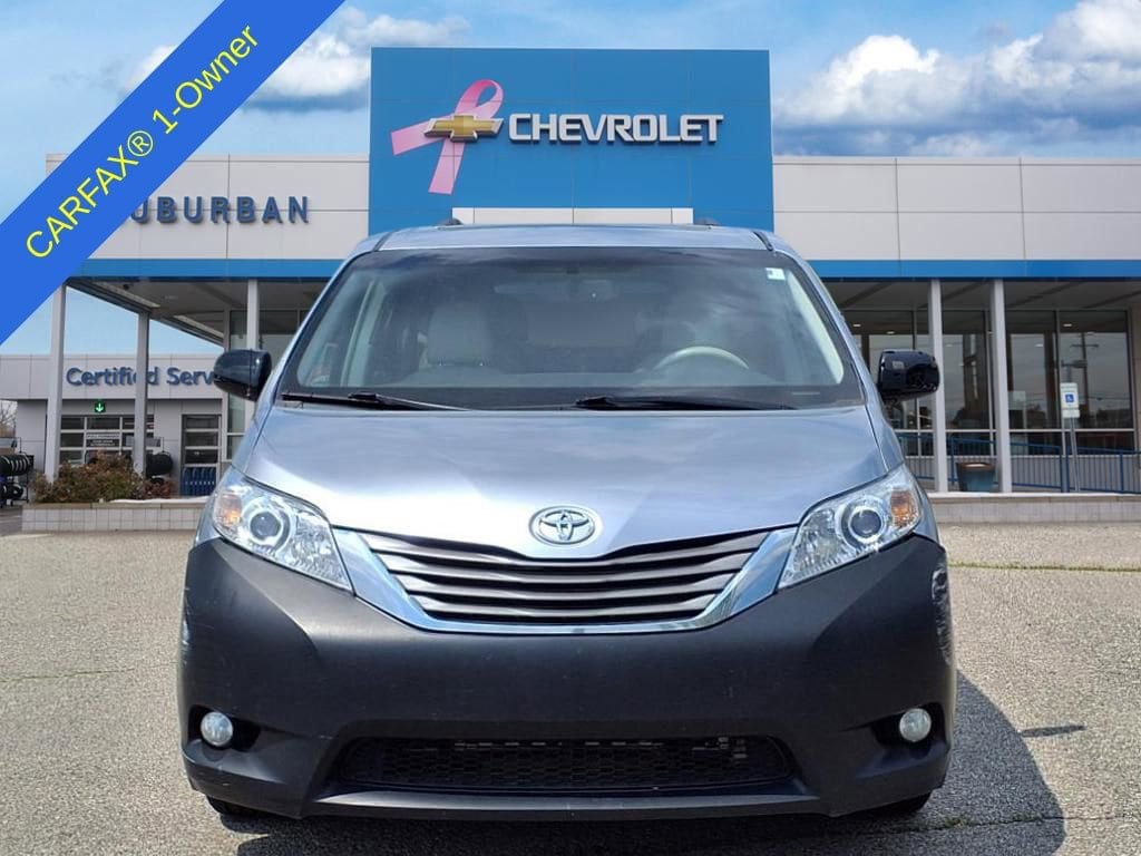 2011 Toyota Sienna XLE 2