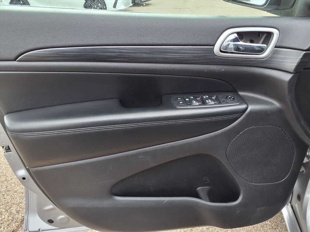 Thumbnail: 2020 Jeep Grand Cherokee - 14