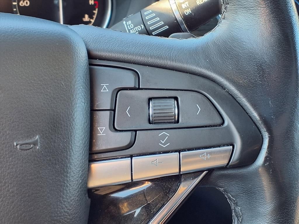 Thumbnail: 2022 Cadillac XT6 - 25