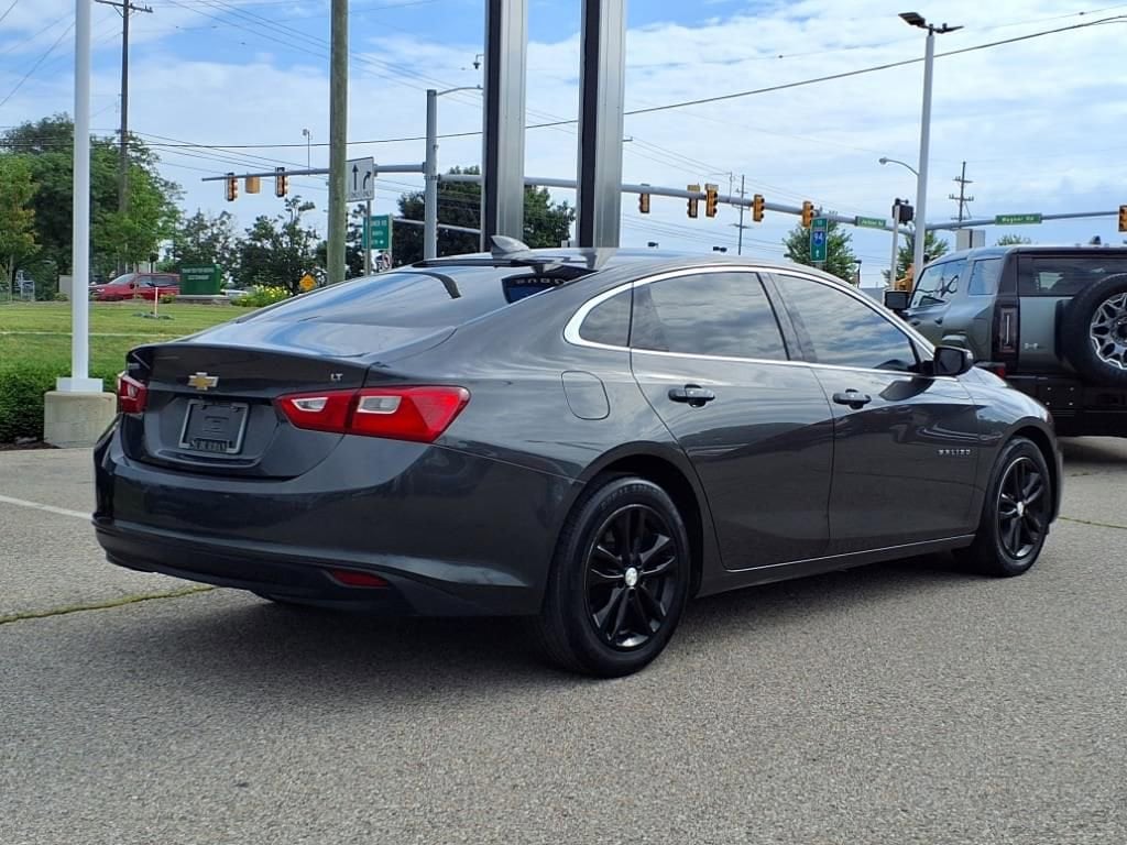 Thumbnail: 2016 Chevrolet Malibu - 5