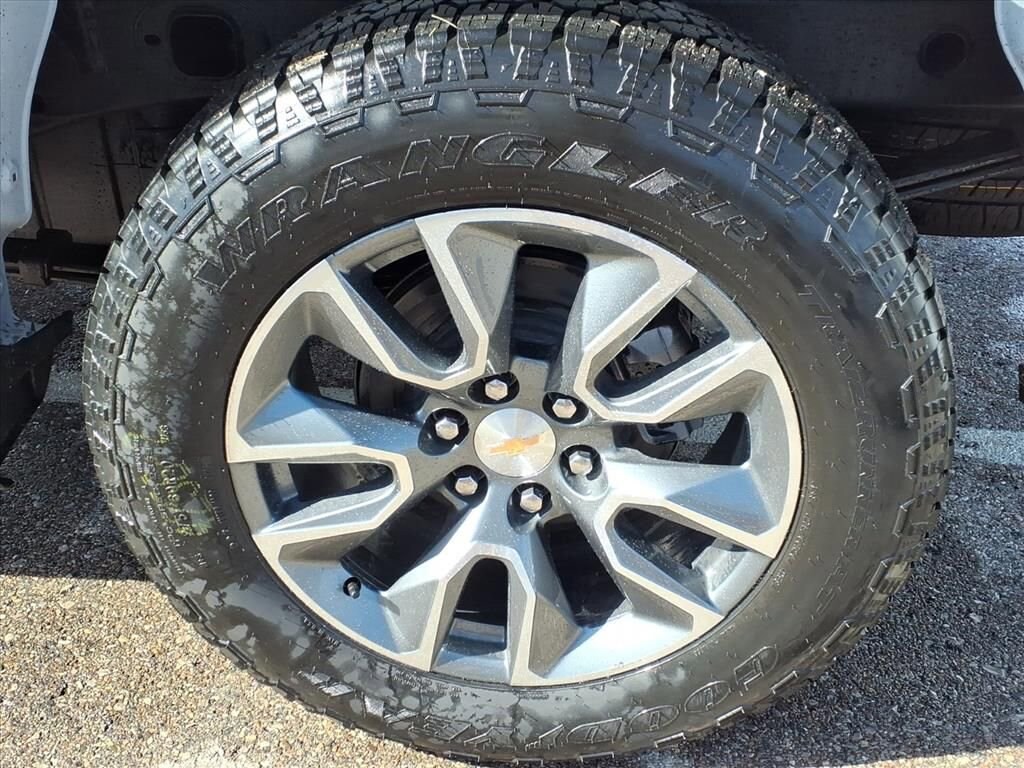 Thumbnail: 2026 Chevrolet Silverado 1500 - 7