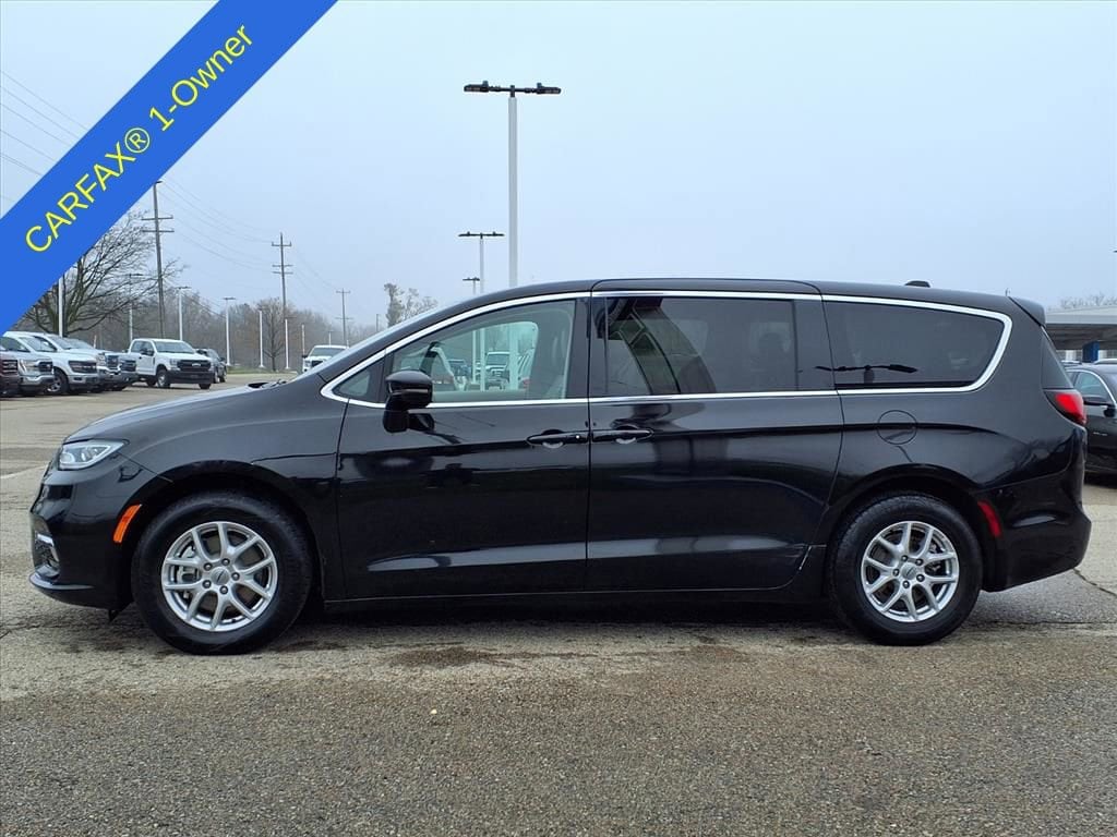 Thumbnail: 2024 Chrysler Pacifica - 9