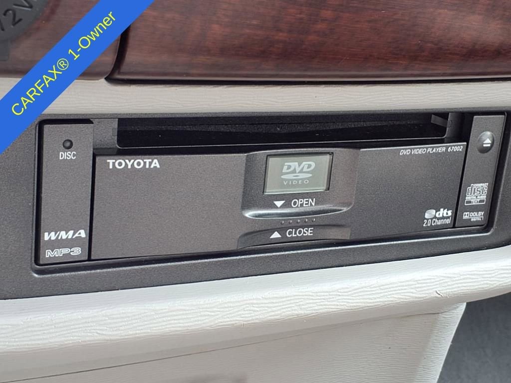 2011 Toyota Sienna XLE 25