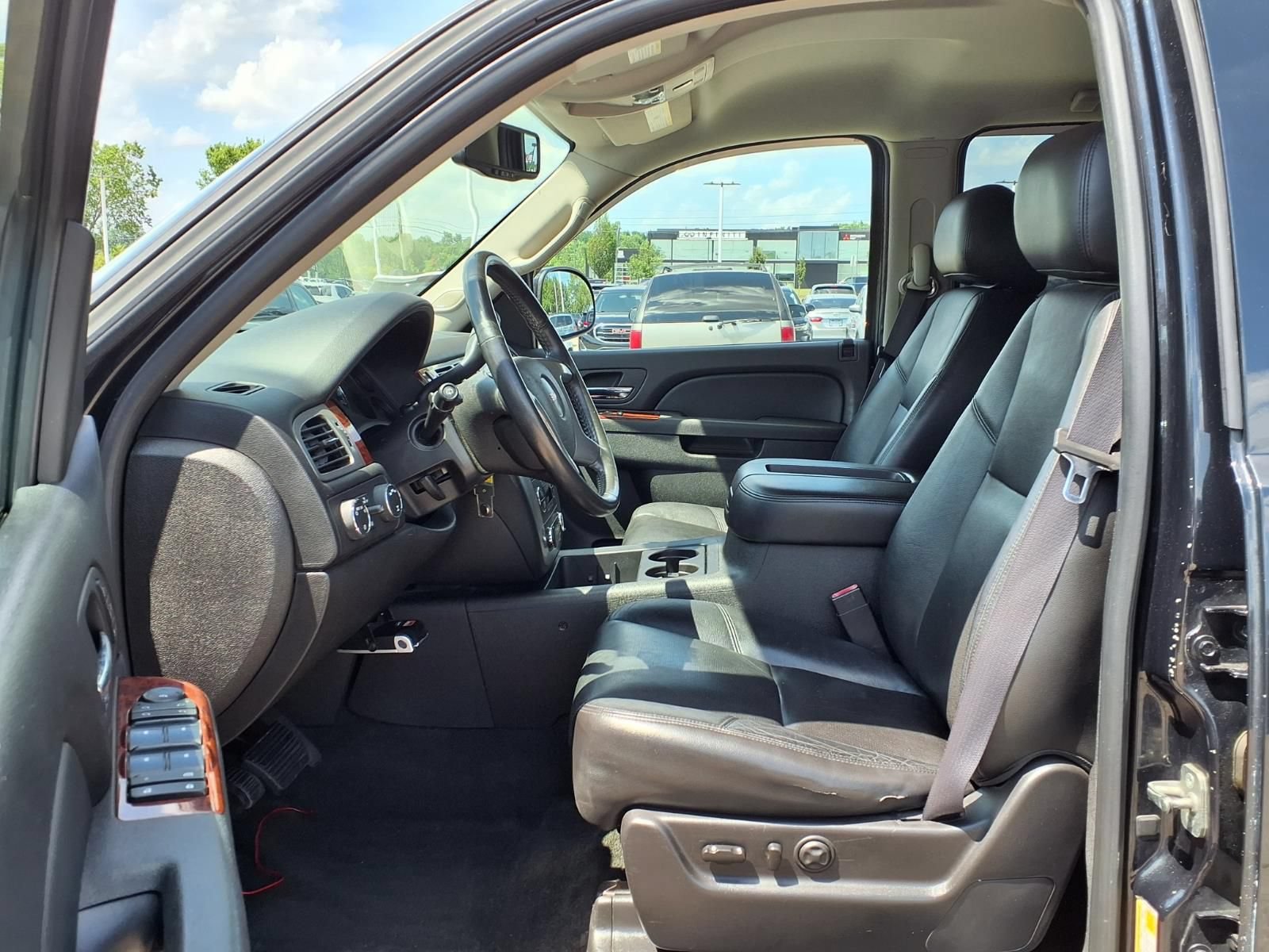 Thumbnail: 2012 GMC Yukon - 16