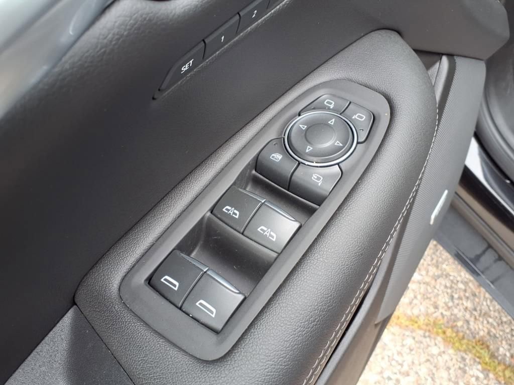 Thumbnail: 2024 Cadillac XT5 - 15
