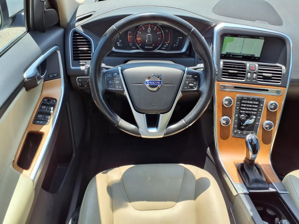 Thumbnail: 2017 Volvo XC60 - 13