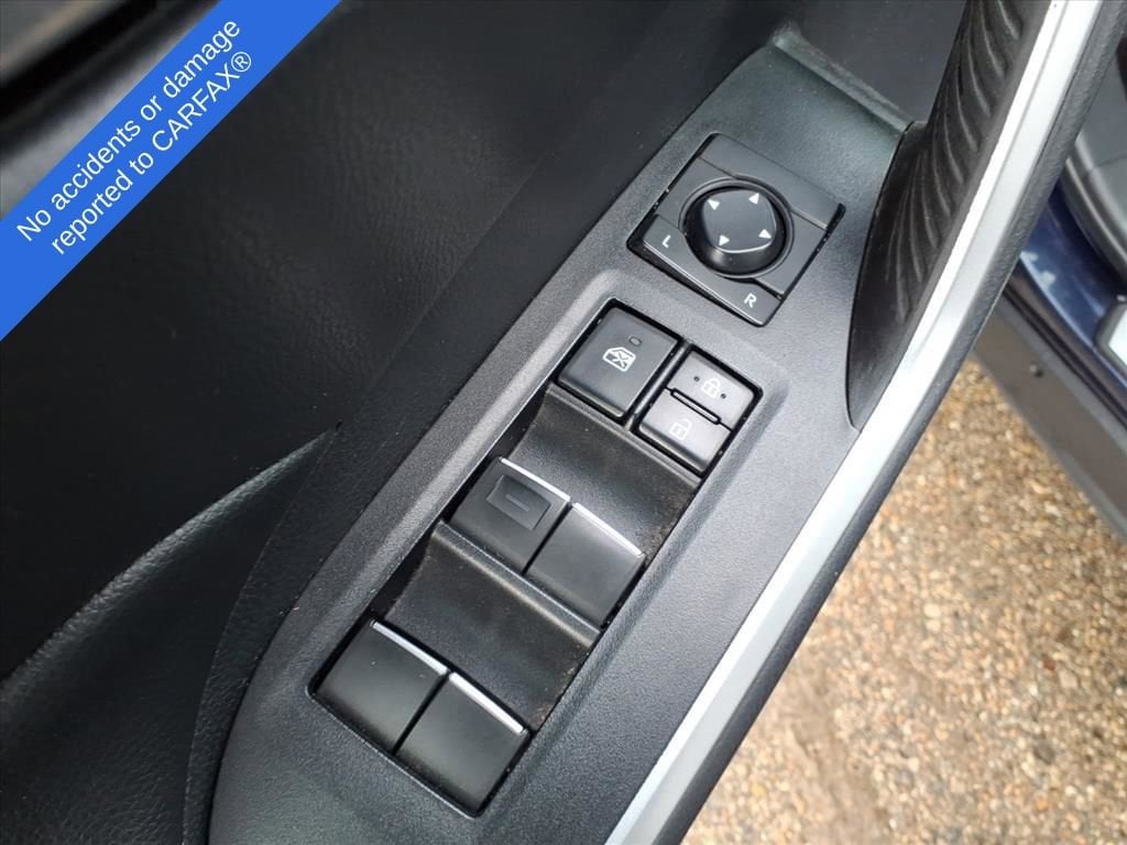 Thumbnail: 2019 Toyota RAV4 - 17