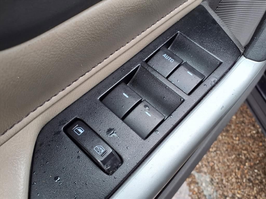 Thumbnail: 2012 Ford Edge - 15