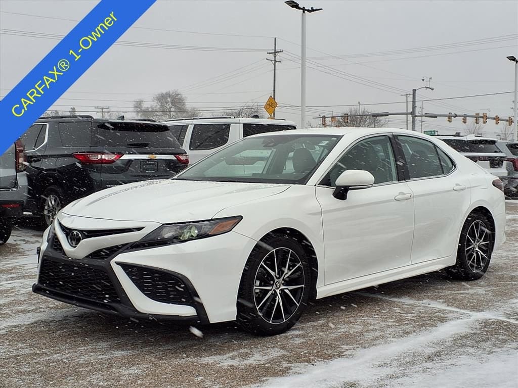 2023 Toyota Camry SE's photo