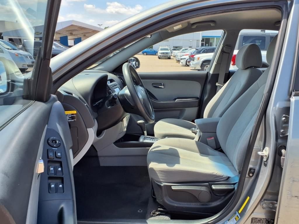Thumbnail: 2010 Hyundai Elantra - 17