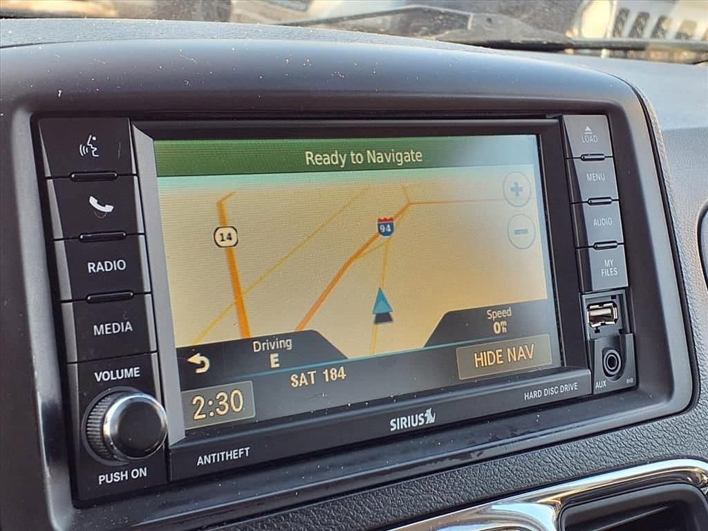 Thumbnail: 2016 Chrysler Town & Country - 21