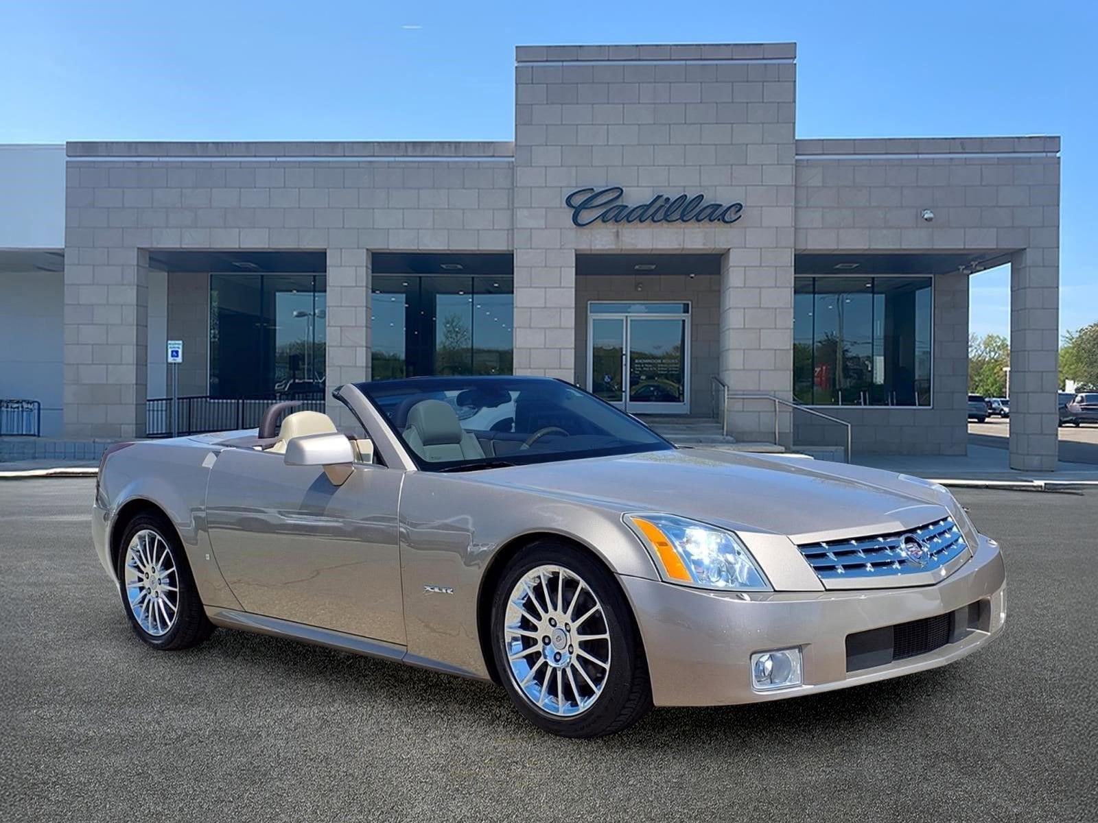 Thumbnail: 2008 Cadillac XLR - 4