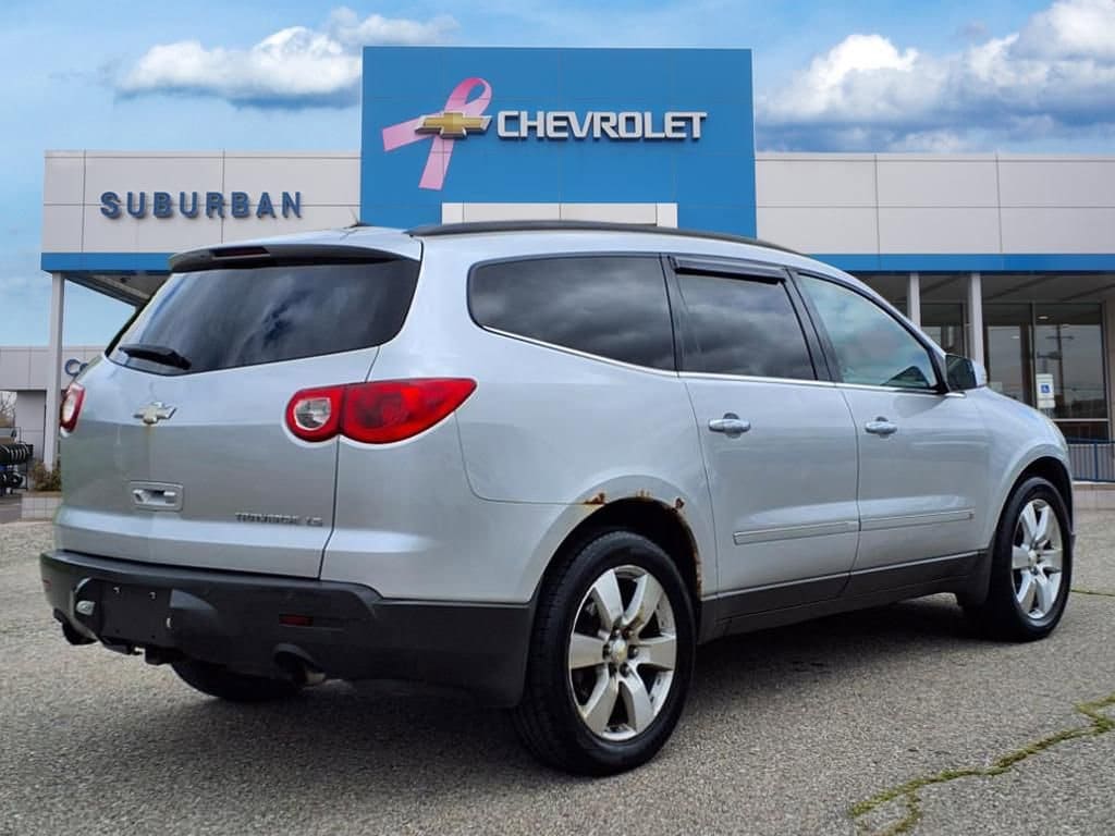 Thumbnail: 2010 Chevrolet Traverse - 5