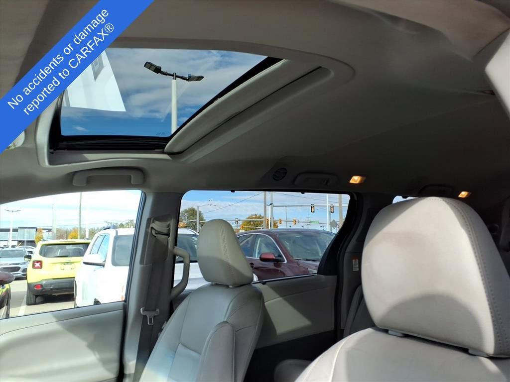 Thumbnail: 2016 Toyota Sienna - 17