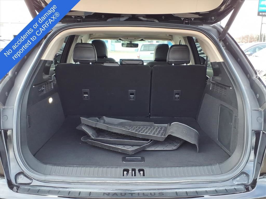 Thumbnail: 2023 Lincoln Nautilus - 10