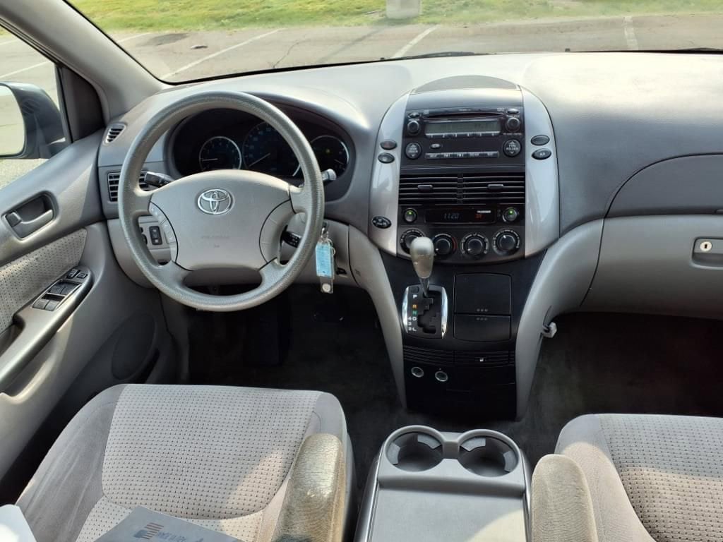 Thumbnail: 2008 Toyota Sienna - 8