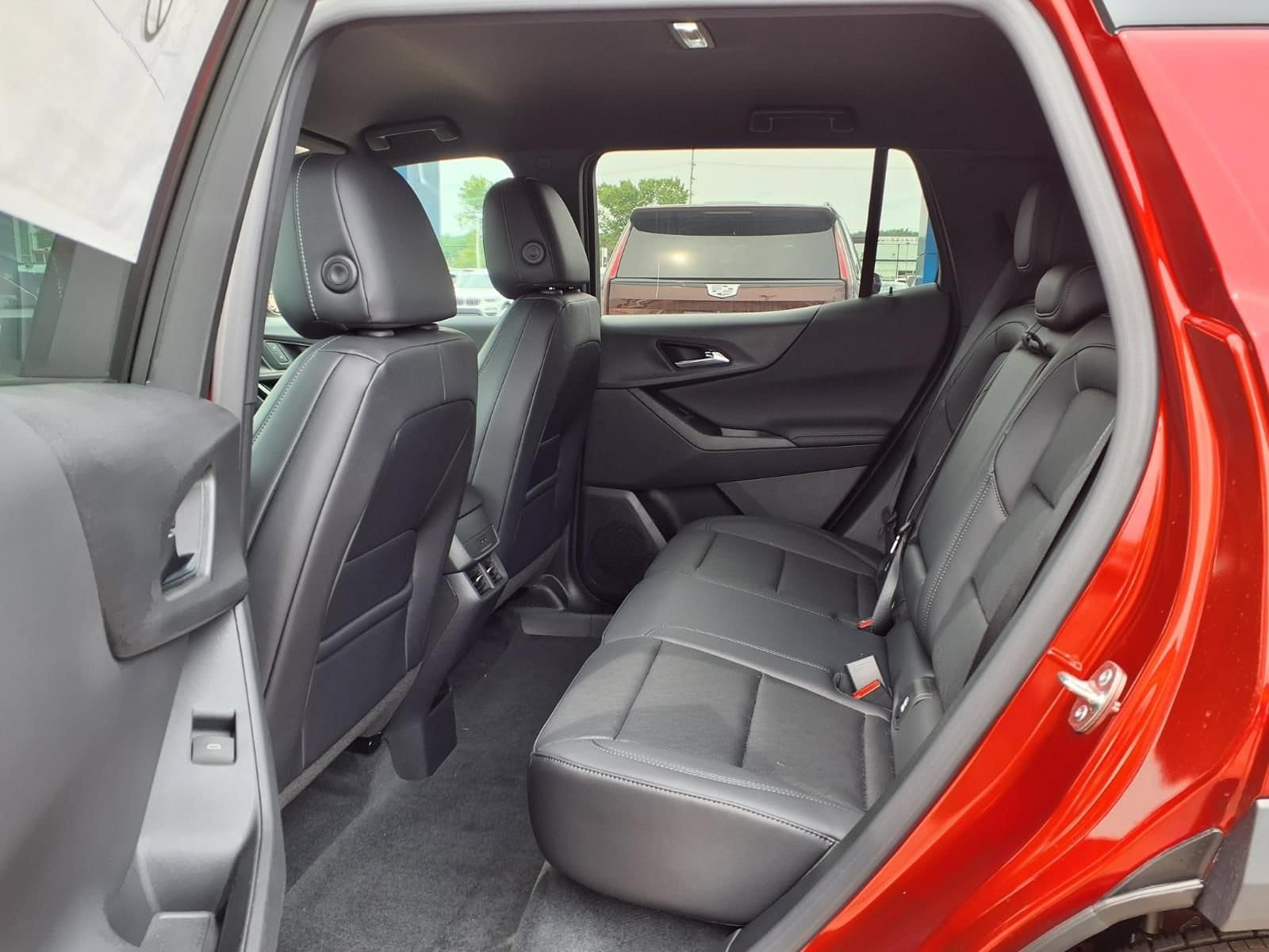 2027 Chevrolet Equinox LT - Photo 8