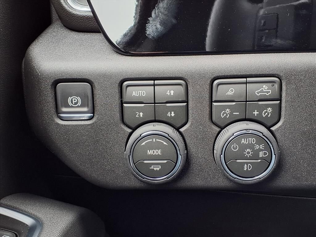 Thumbnail: 2026 Chevrolet Silverado 1500 - 22