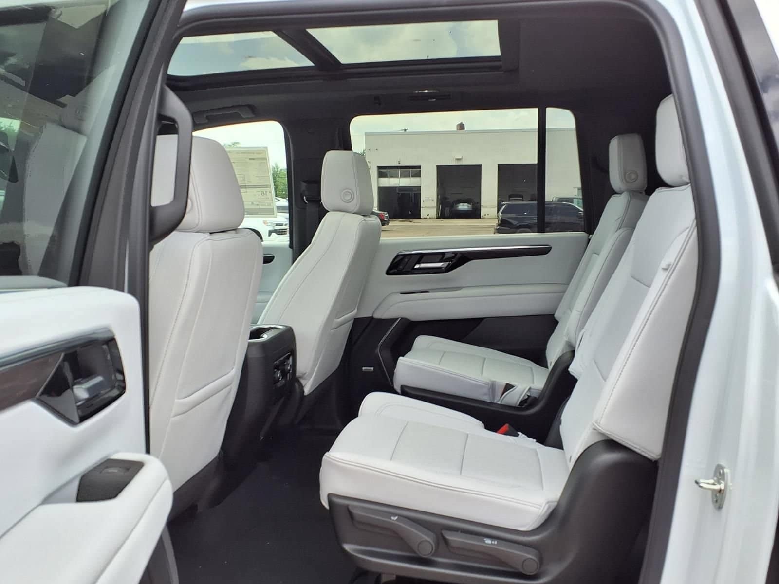 Thumbnail: 2026 Chevrolet Suburban - 9