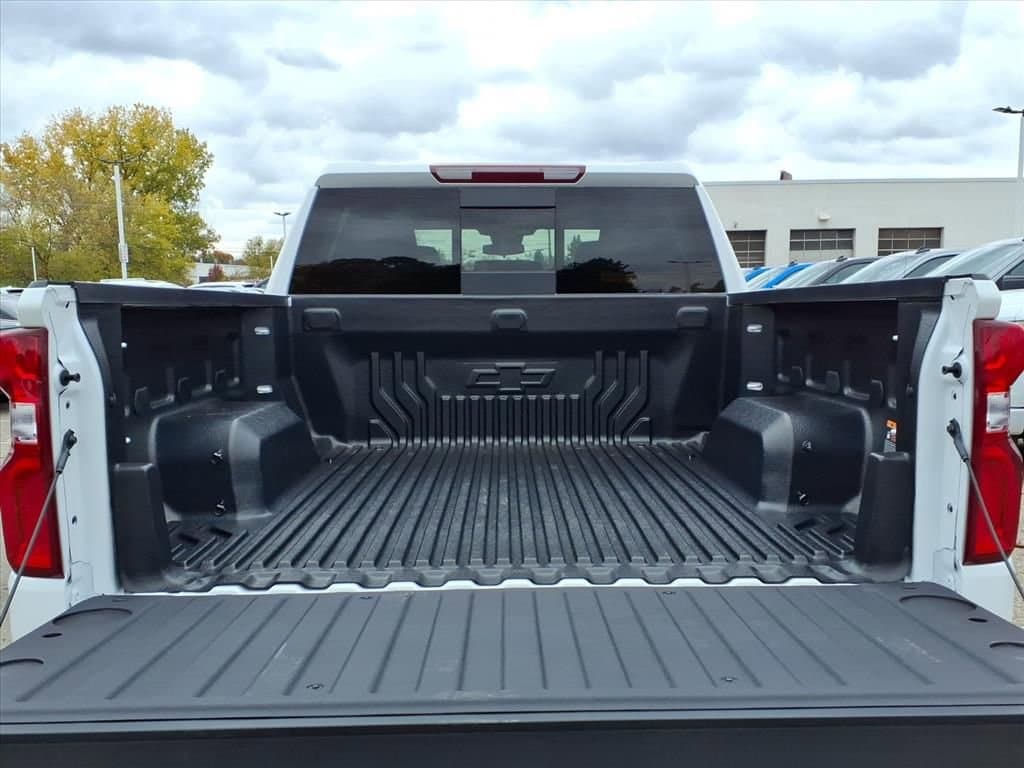 Thumbnail: 2026 Chevrolet Silverado 1500 - 9