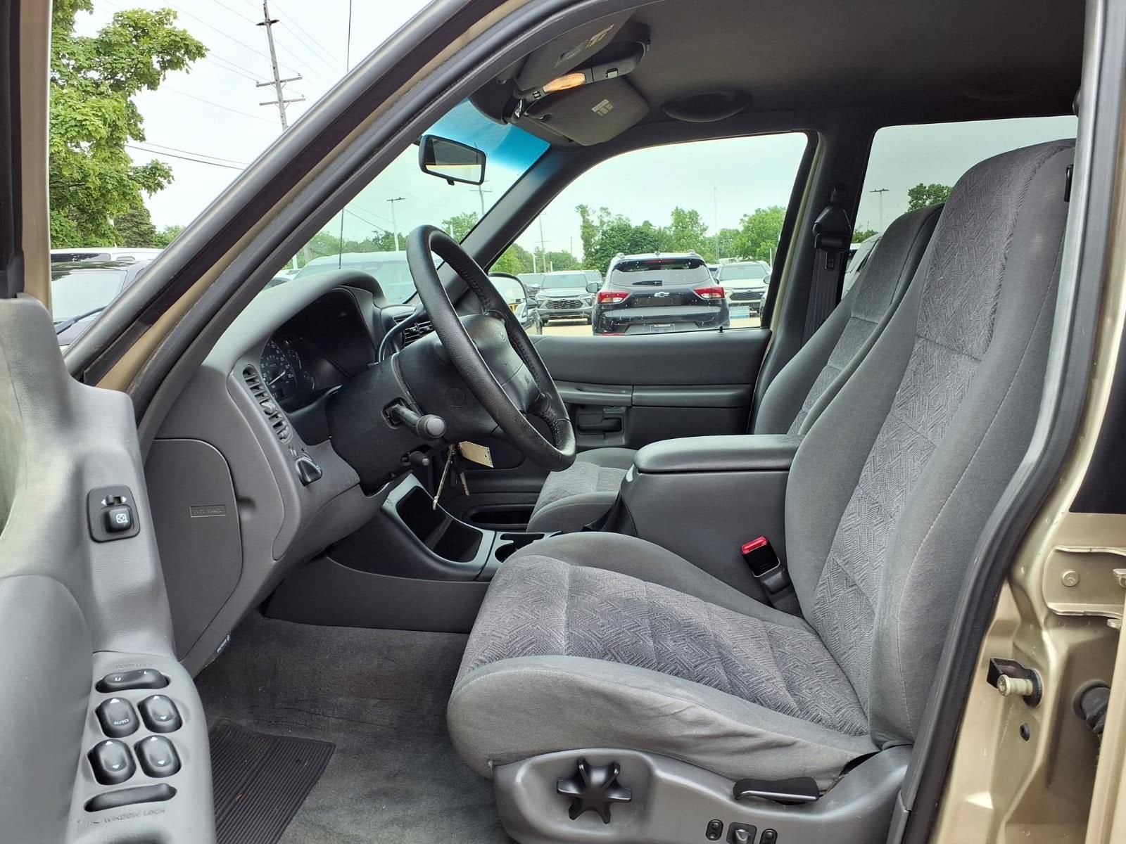 Thumbnail: 2001 Ford Explorer - 18